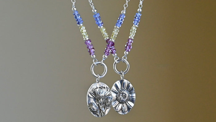 Reversible flower necklace