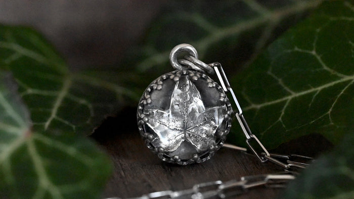 Ivy quartz necklace
